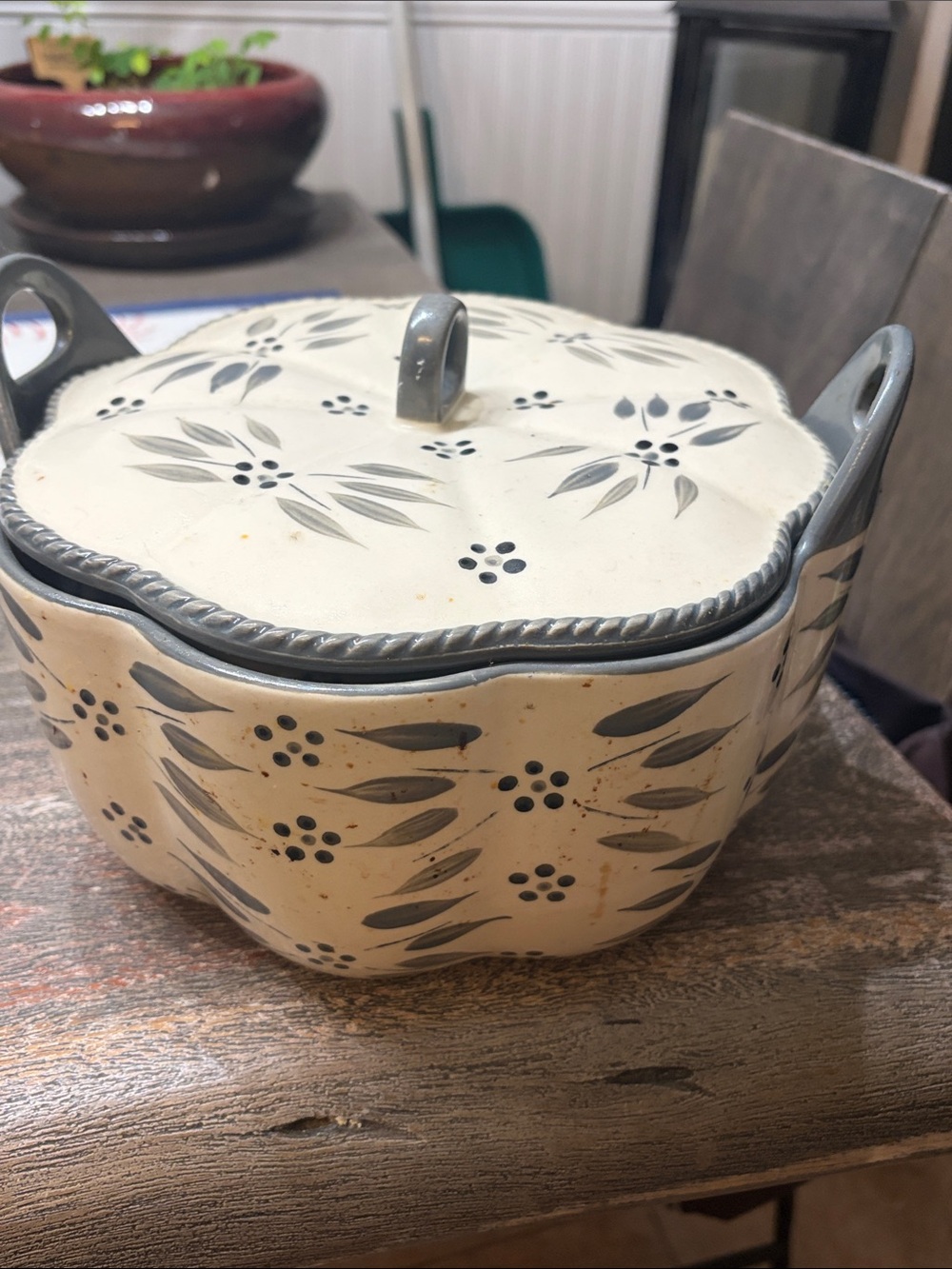Temp-tations 3 quart Old World  Covered Casserole